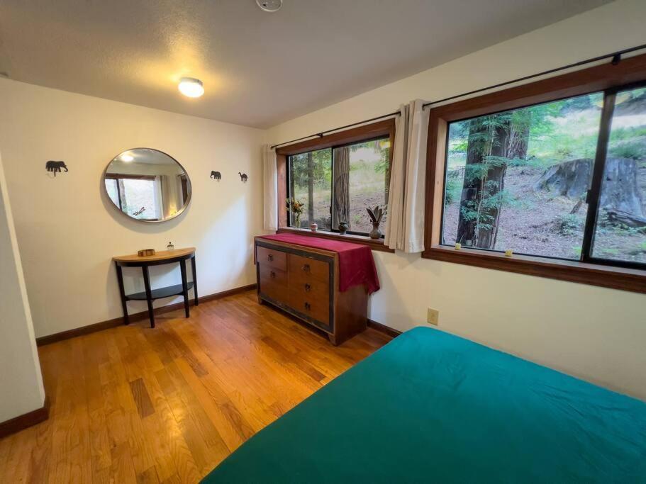Apartament Little House In The Redwoods With A Hot Tub! Garberville Zewnętrze zdjęcie