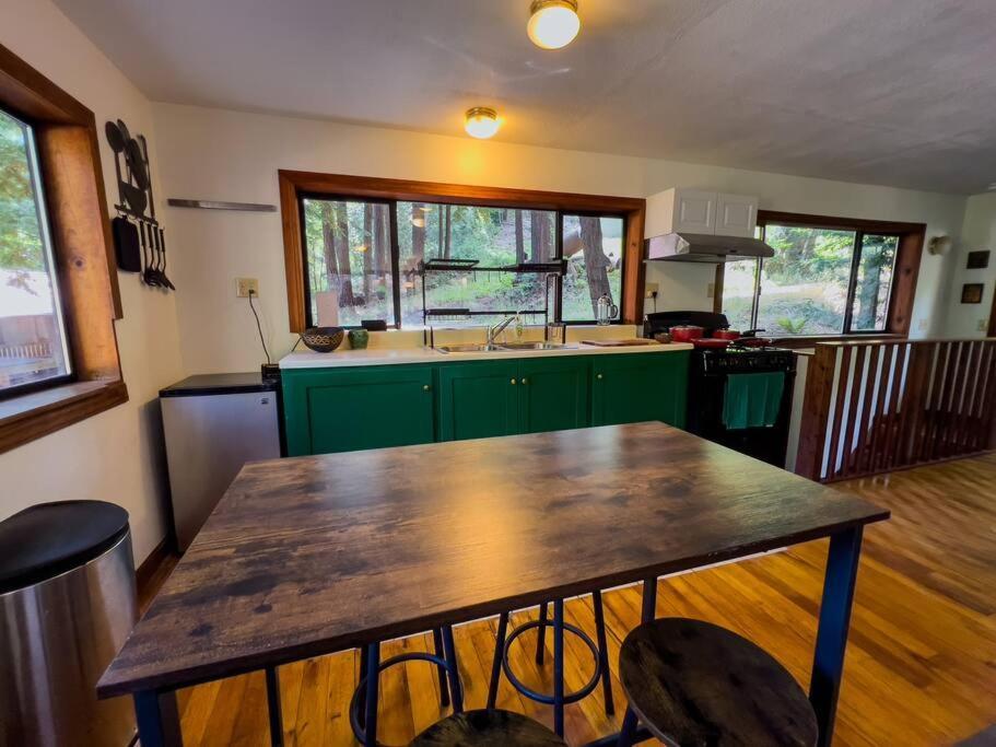 Apartament Little House In The Redwoods With A Hot Tub! Garberville Zewnętrze zdjęcie